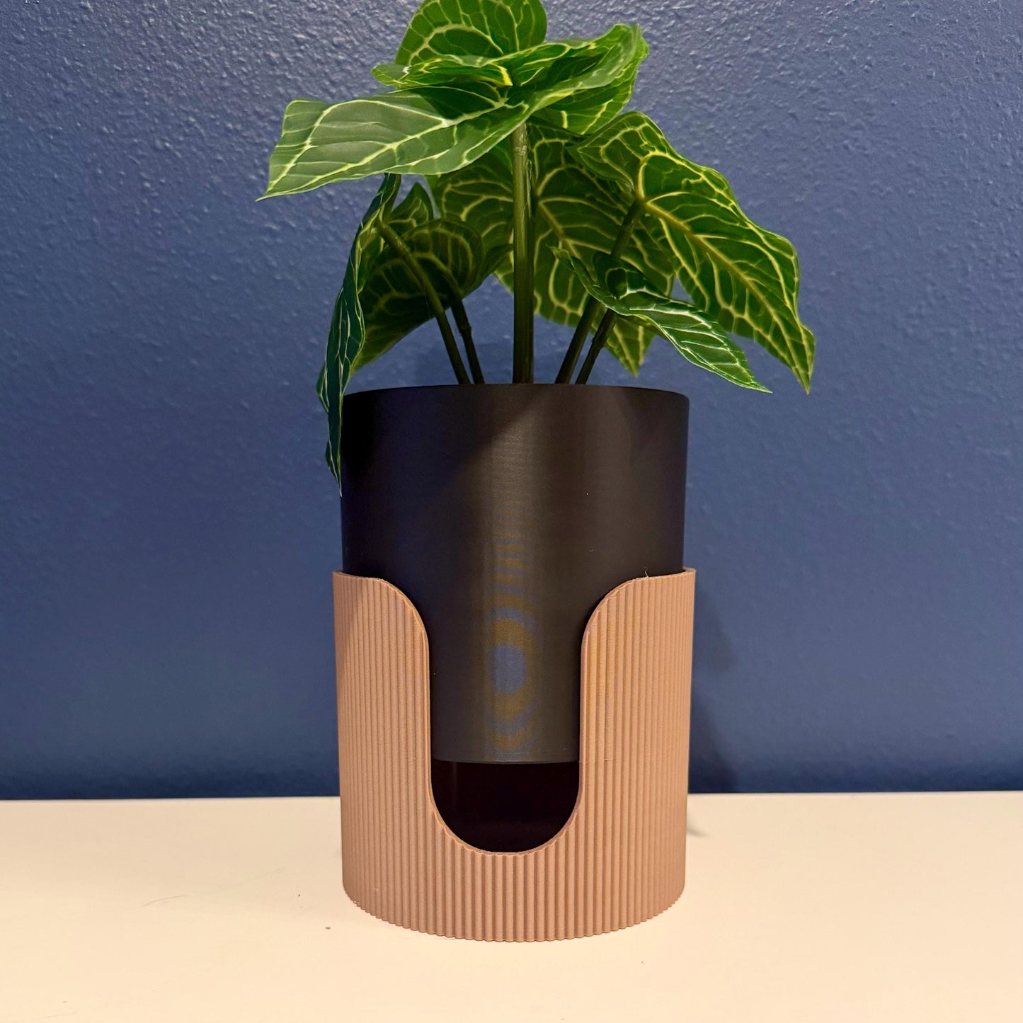 Ribbed Cradle Planter